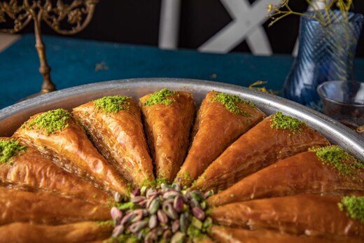 مثلث بقلاوة بالفستق